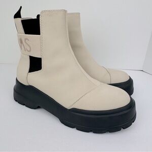 TOMS Alpargata Combat Boot. Chunky black Lugged sole. Pull on. Women’s size 8.